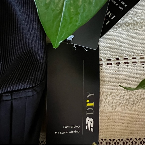 NWT New Balance Bandier Women’s Low Impact Fast Drying Padded Sports Bra Tank - Picture 6 of 8